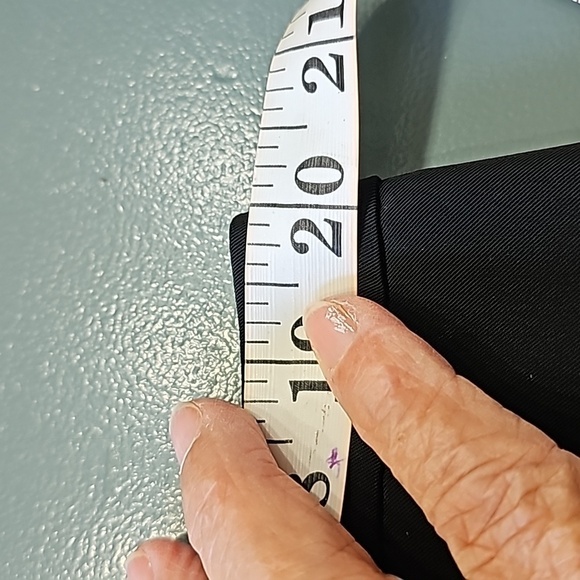 Venezia‎ jeans stretch black skirt. Size 22. Full-length exposed zipper. Fun.. - Picture 8 of 9